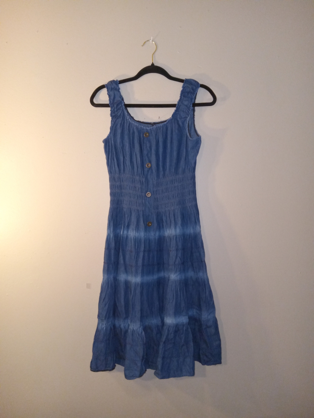 Sleeveless Blue Tie-Dye Midi Dress with Smocked Waist